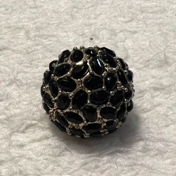 VINTAGE Black Glass Stone Large Dome Shape Gold Tone Stretch Band Statement Ring - Picture 3 of 9